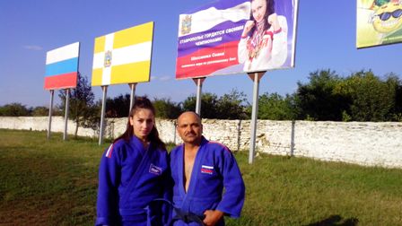 Чемпионка мира по рукопашному бою - Шахсинова Сиана с первым тренером Долматов Ф.И. 
